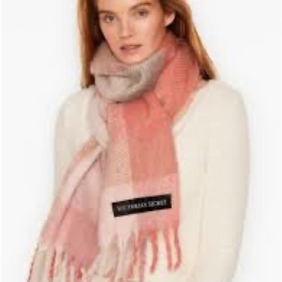 Victoria’s Secret Holiday Plush Scarf New With Tags Pinks and Grays. - Picture 3 of 5